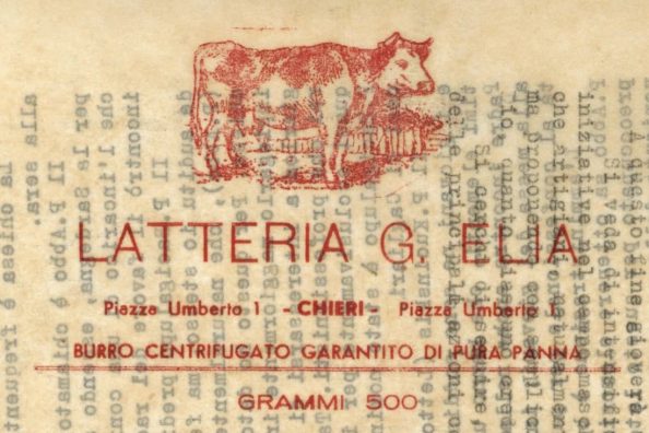 Incarto del burro risalente alla metà del 1900, riciclato dai gesuiti per scrivere a macchina