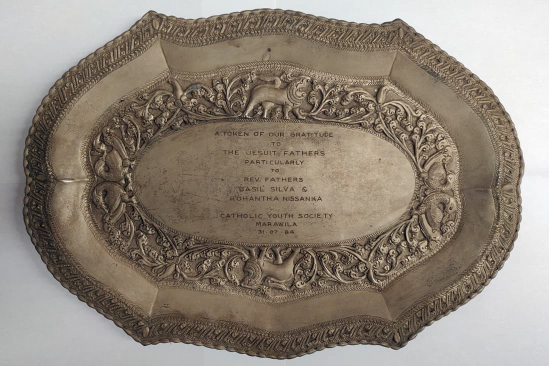 Vassoio proveniente dalla scuola apostolica di Vico Equense - Archivio Storico, Gesuiti - Provincia Euro-Mediterranea