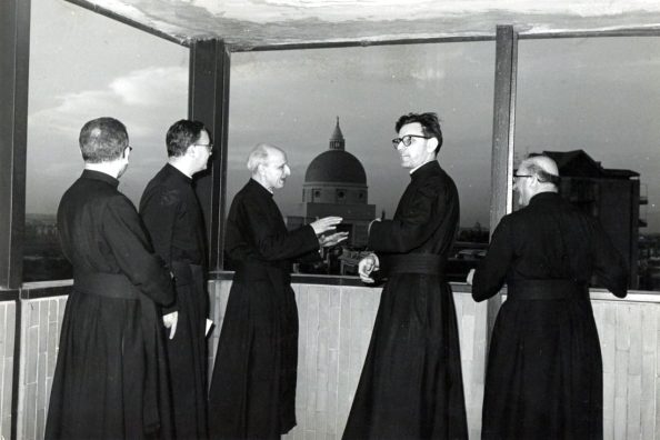Il Padre Generale Pedro Arrupe in visita all'Istituto Massimo di Roma